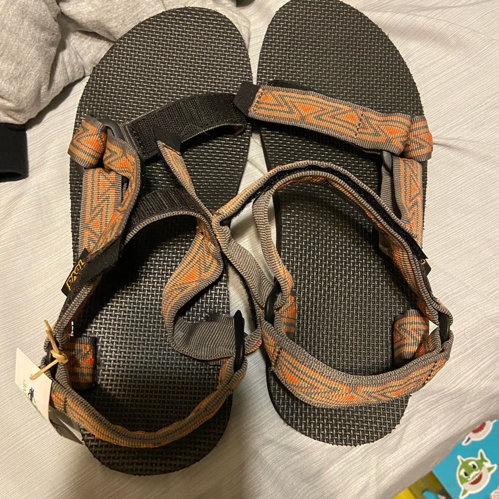 Mens size 9 Teva sandals